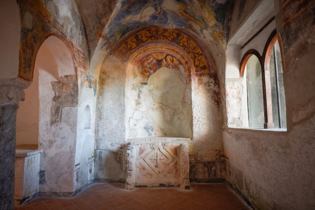 Interno dell'Abbazia di Santa Maria de Olearia