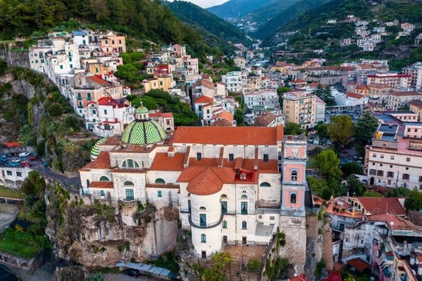 Veduta-aerea-sulla-Collegiata-di-Santa-Maria-a-Mare