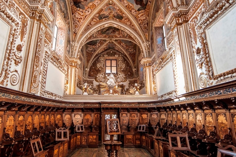 Certosa di Padula interno chiesa