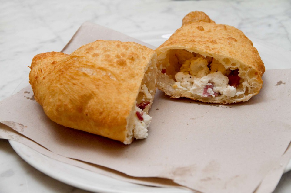 Pizza fritta napoletana: storia, tradizione e ricetta